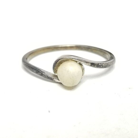Vintage Avon Sterling Silver Solitaire Faux Pearl Ring, Size 6 Band, Estate - Picture 10 of 10